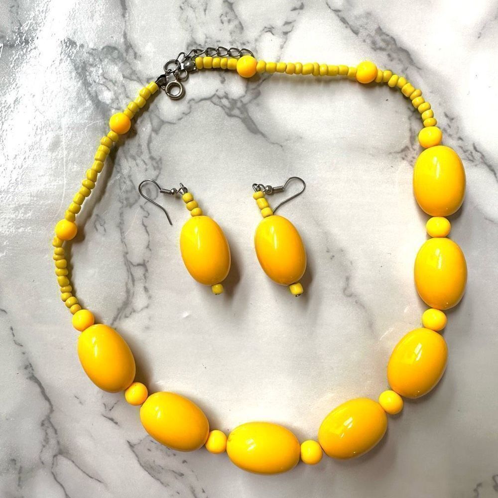 Vintage yellow beaded necklace and earrings set